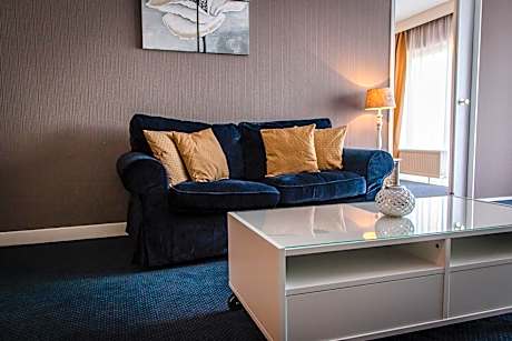 Family Room (2 Adults + 2 Children)