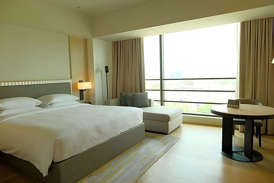 Gateway Ahmedabad, Sindhu Bhavan Road