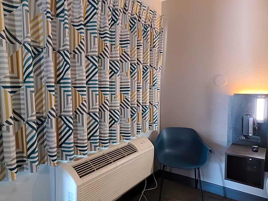 Motel 6-Fresno, CA - Blackstone North