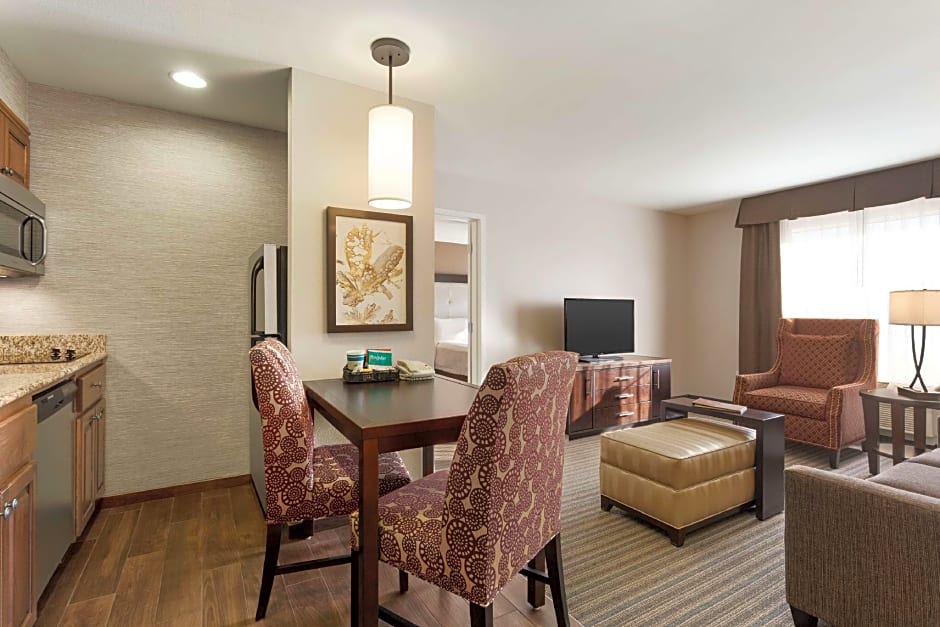 Photo 1 of 3 of 1 King Bed and 2 Queen Beds Suite, Hearing/Mobility Accessible, Bathtub