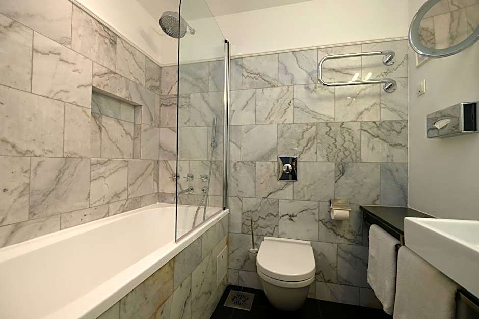 The Three Sisters Hotel