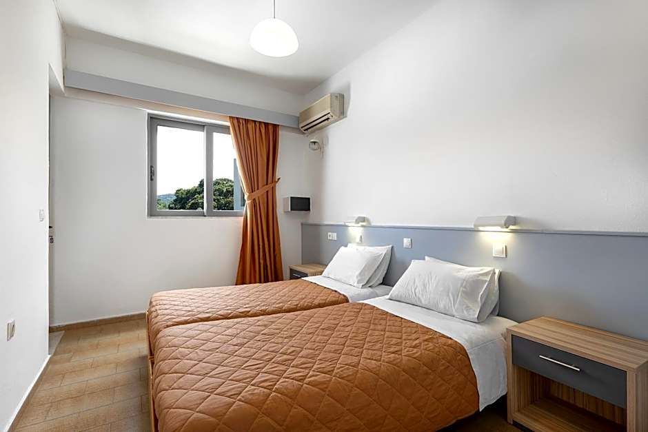 Anixis Hotel & Apartments