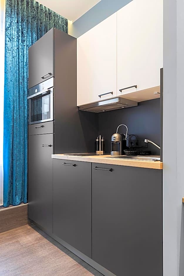 Riverview Apartments by dasPaul