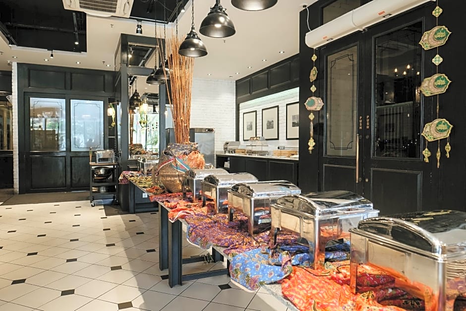 M ROOF HOTEL & RESIDENCES