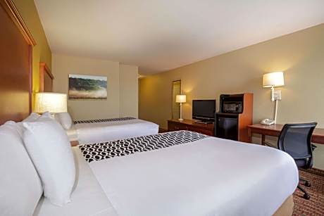 Deluxe Queen Room with Two Queen Beds