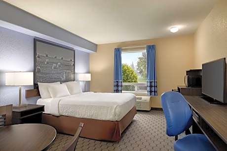 Queen Room - Disability Access - Non-Smoking