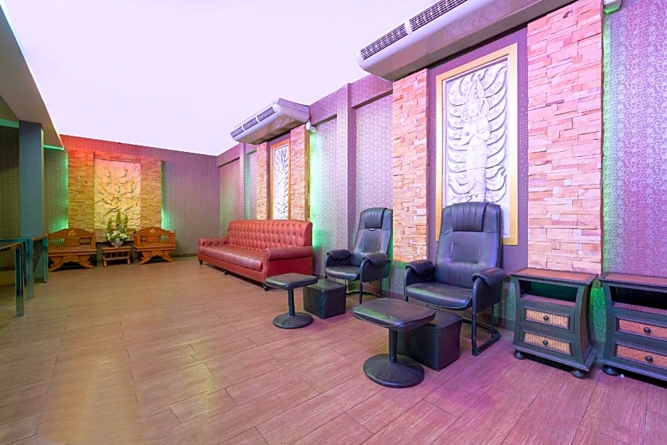 OYO 75382 Chonburi Hotel