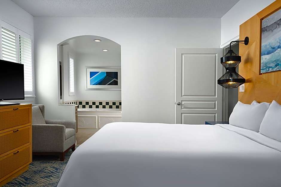 Photo 1 of 11 of Villa 2 Bedroom Multiple Beds, Whirlpool, Oceanside, Balcony