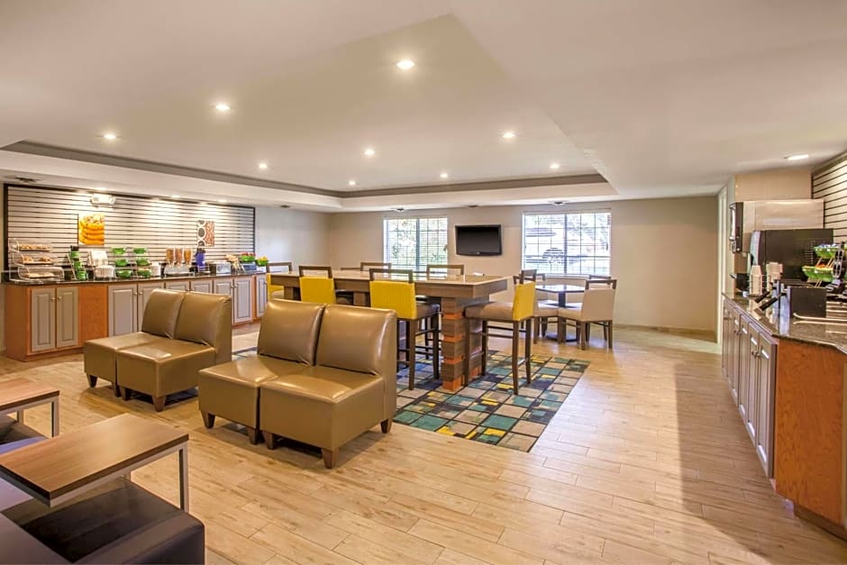 La Quinta Inn & Suites by Wyndham Richmond South