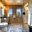 The Haüs Windham - Luxury Suites, Hot Tub, Mountain Views!