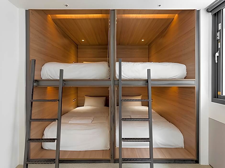 Bouti City Capsule Inn