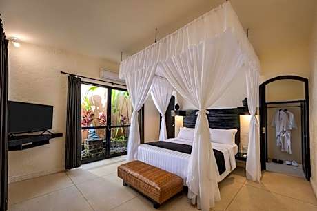 Two-Bedroom Villa with Private Pool and Bathtub