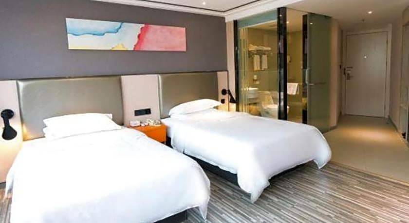 7 Days Premium Zhuhai Gongbei Light Railway Branch