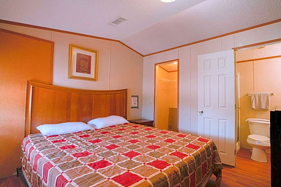 Grand Eagle Ford Lodge & RV Park