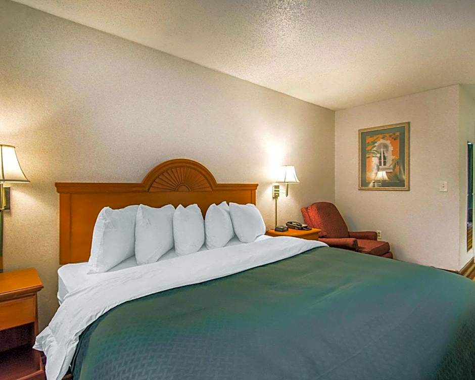 Quality Inn & Suites At Tropicana Field