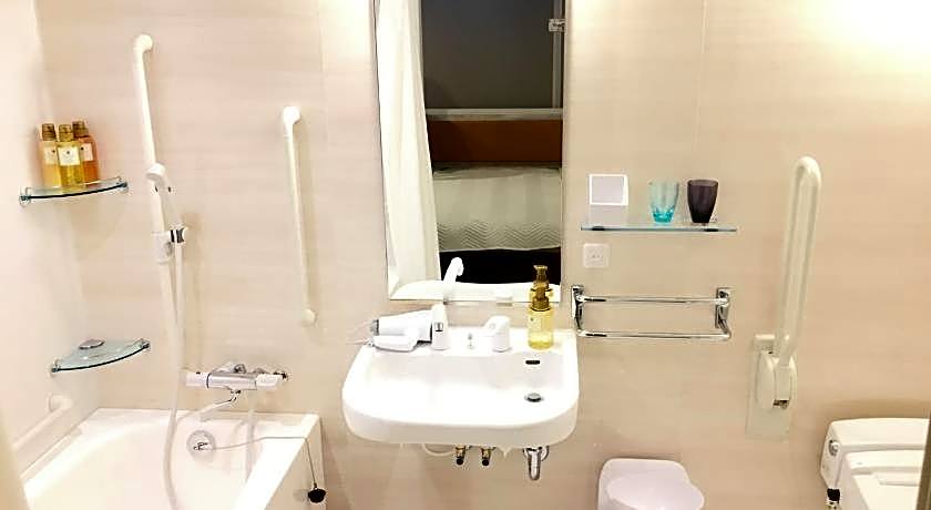 VIA INN SHIN-OSAKA SHOMENGUCHI - JR WEST GROUP