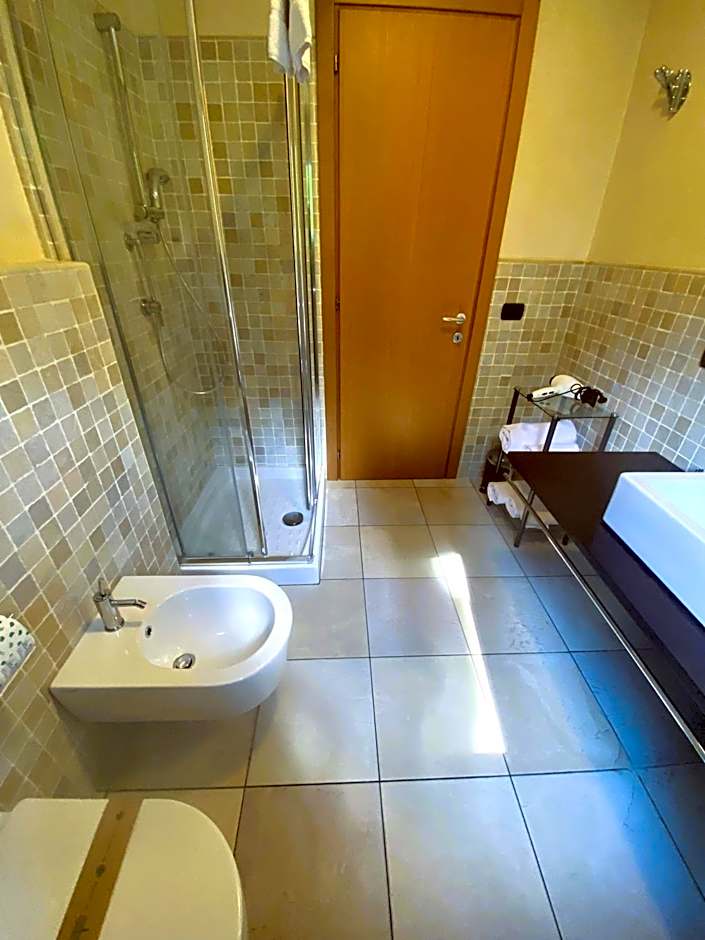 Vela di Soleville camere con e senza vista lago con ristorante & pizzeria