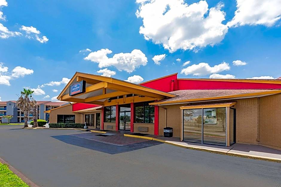 Howard Johnson by Wyndham Houston Hobby Airport