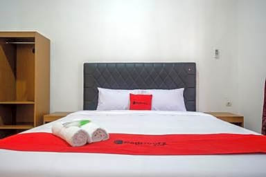 RedDoorz near Kawasan Simpang Lima Area