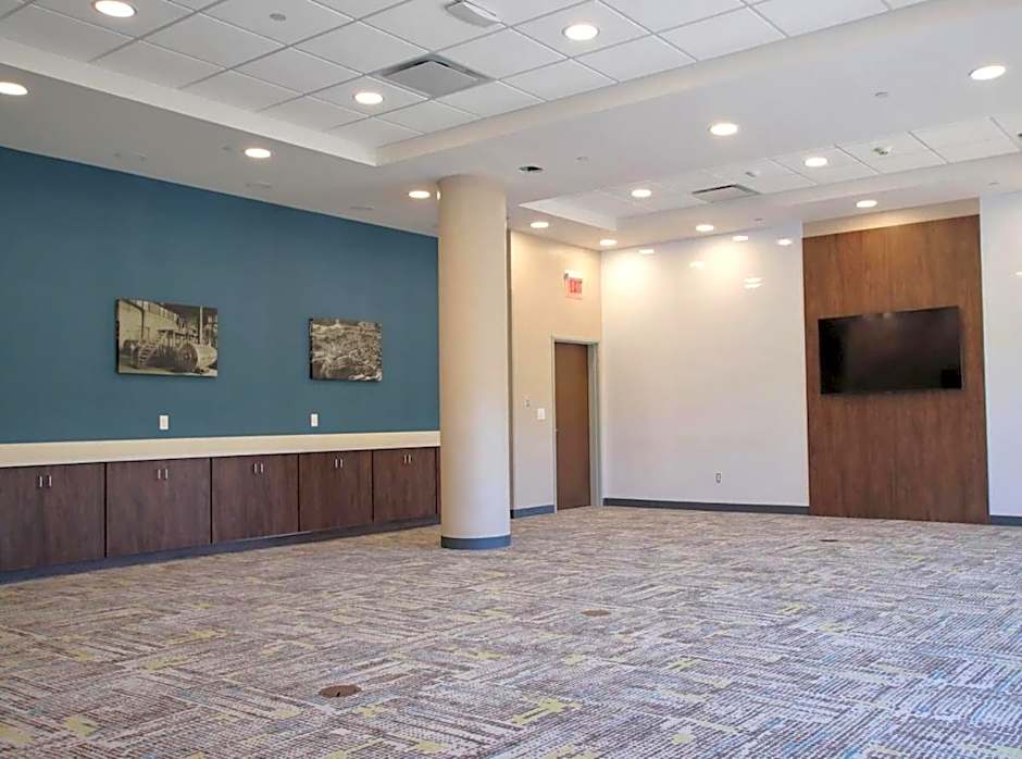 Hampton Inn By Hilton Lead