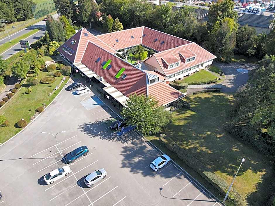 Hotel Be Guest Limoges Sud ex Black & Green