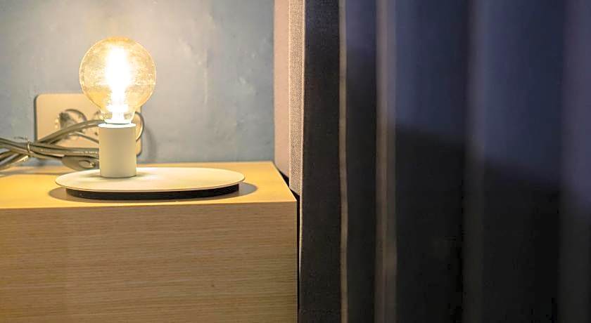 Croissant Hotel Guri by AanK