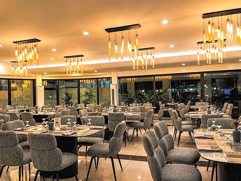The Avenue Plaza Hotel