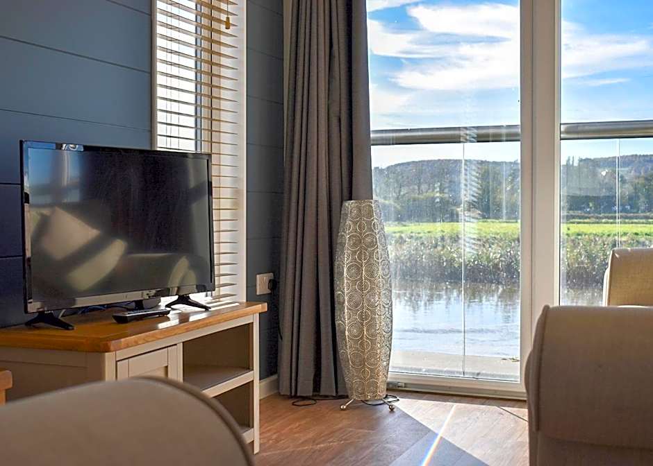 Riverside Holiday Park