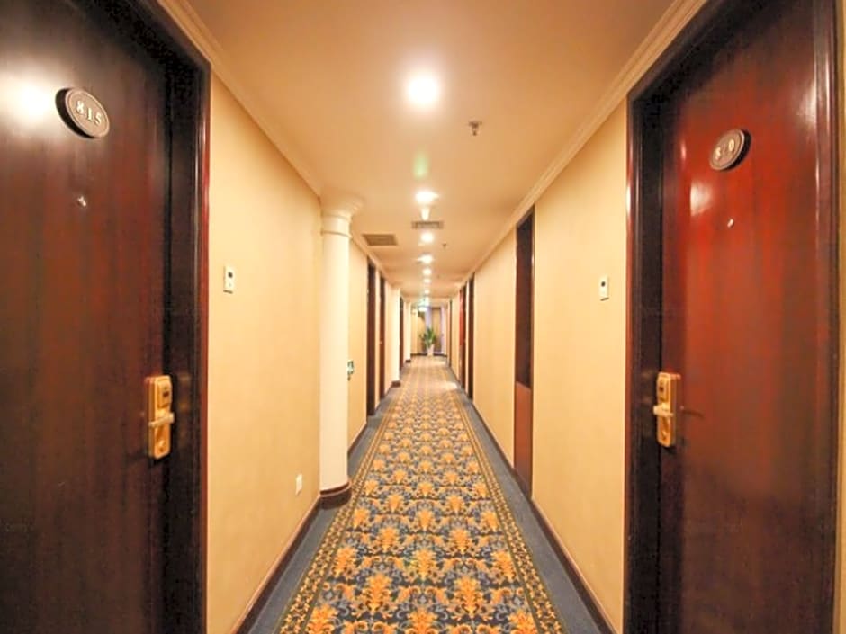Royalty Hotel