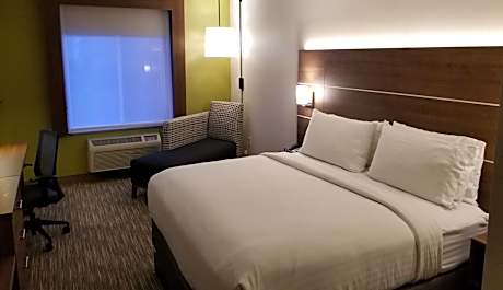 1 King Bed Room With Sofa Bed Non-Smoking