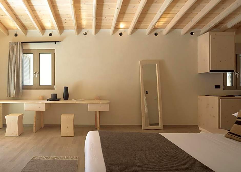 Manili Boutique Suites & Villas