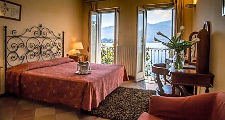 Deluxe Double or Twin Room with Lake View
