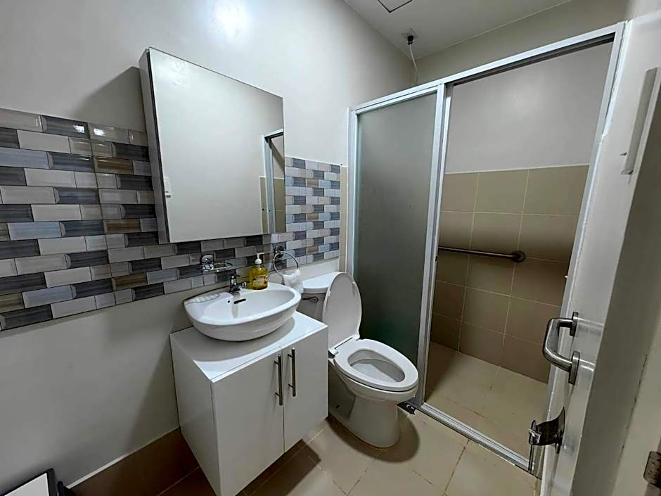 2 BR Loop Tower 1524