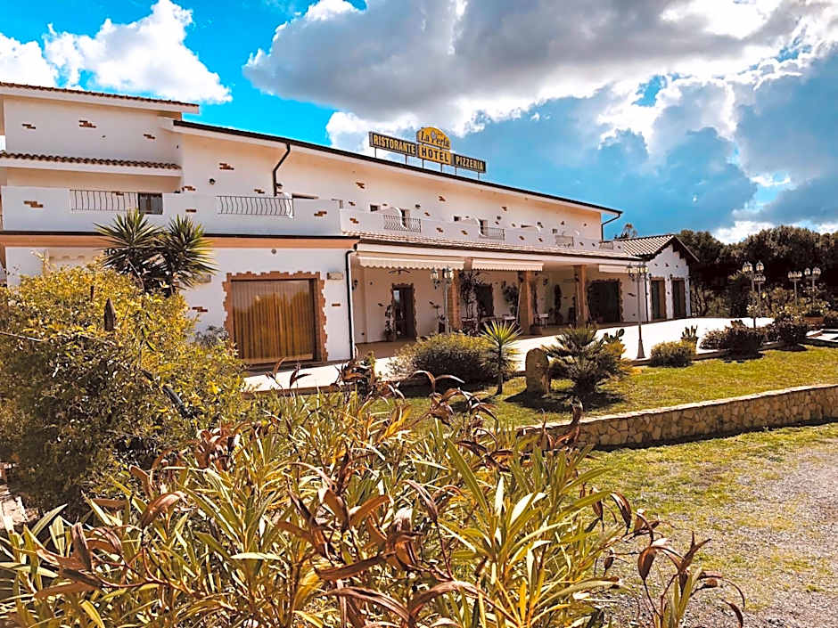 La Perla Hotel
