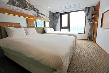 Deluxe Twin Family Room for 4 People