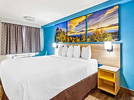 1 King Bed Mobility Accessible Room Non-Smoking