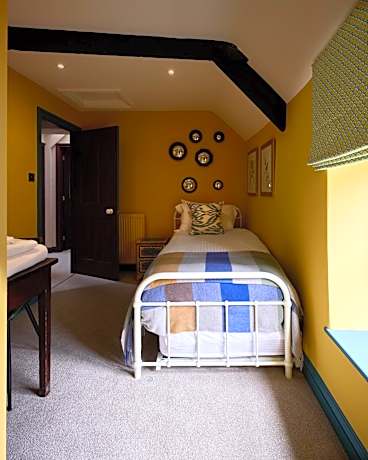 35 Abbey Row- Three Bedroom Townhouse (Separate Building)