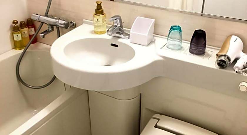 VIA INN SHIN-OSAKA SHOMENGUCHI - JR WEST GROUP