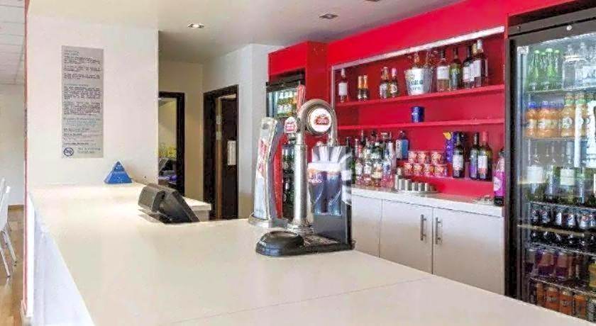Travelodge Camberley Central