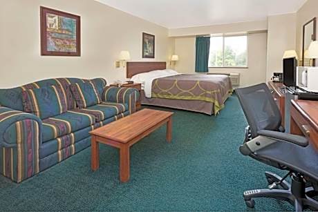 Deluxe King Room - Non-Smoking