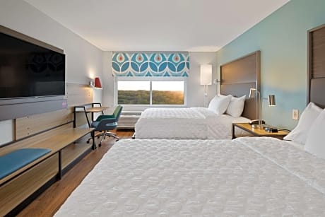 Queen Room with Two Queen Beds - Hearing Access