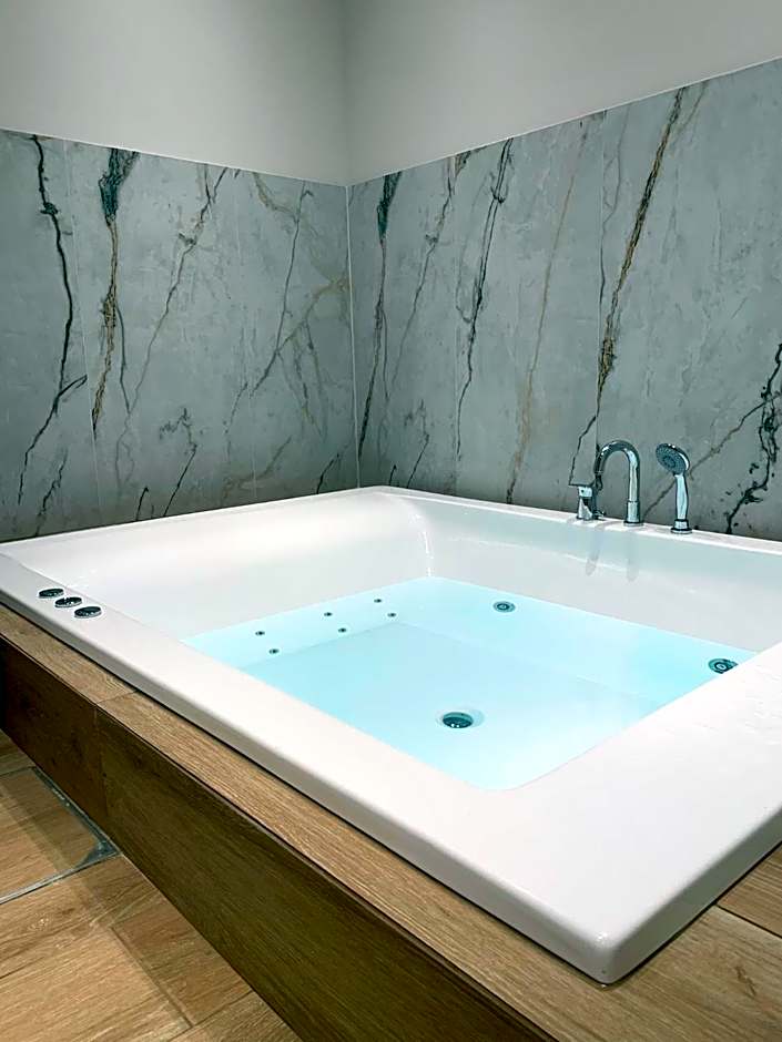 Belle Athenes - Luxury Rooms at Monastiraki Railway Station