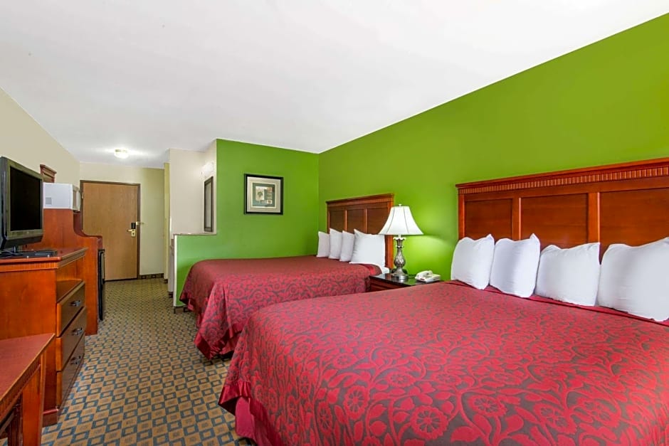 Days Inn & Suites by Wyndham Wichita