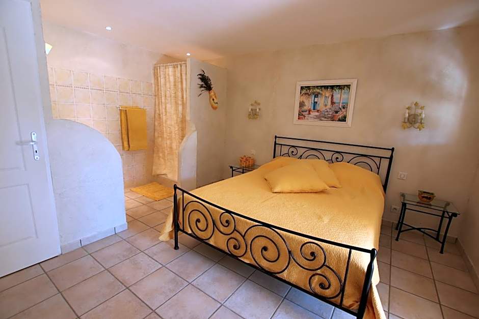 LE MAS DES TARENTES Chambres d'hôtes