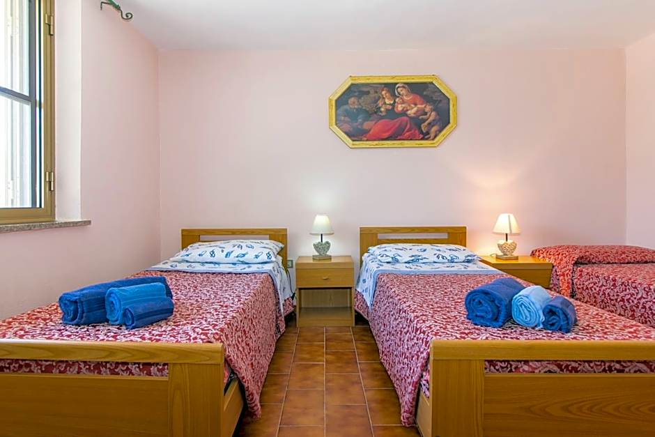 Appartamenti in Villa con ampio giardino esterno