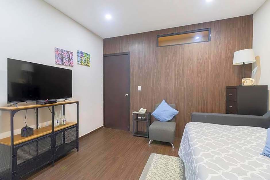 301 Historic building 1Bdrm 1bath AC Rooftop