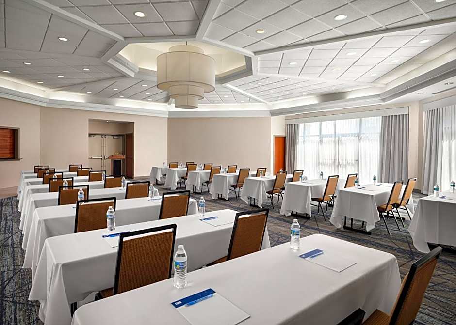 Holiday Inn Express and Suites New Orleans Airport By IHG