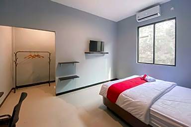 RedDoorz Syariah near T2 Juanda Airport 2