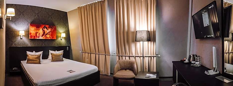 Plaza V Executive Hotel