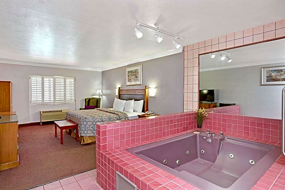 Days Inn by Wyndham West Covina